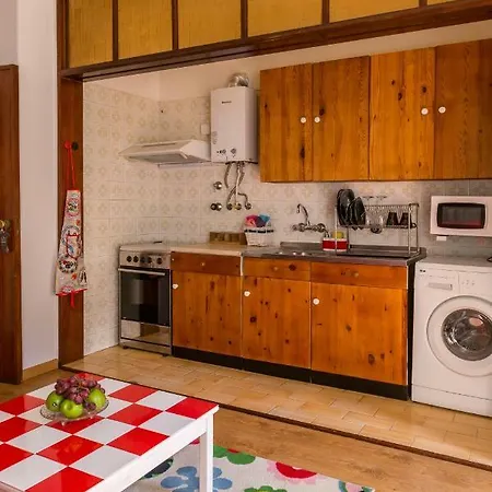In Downtown Near Metro Station Apartament *
